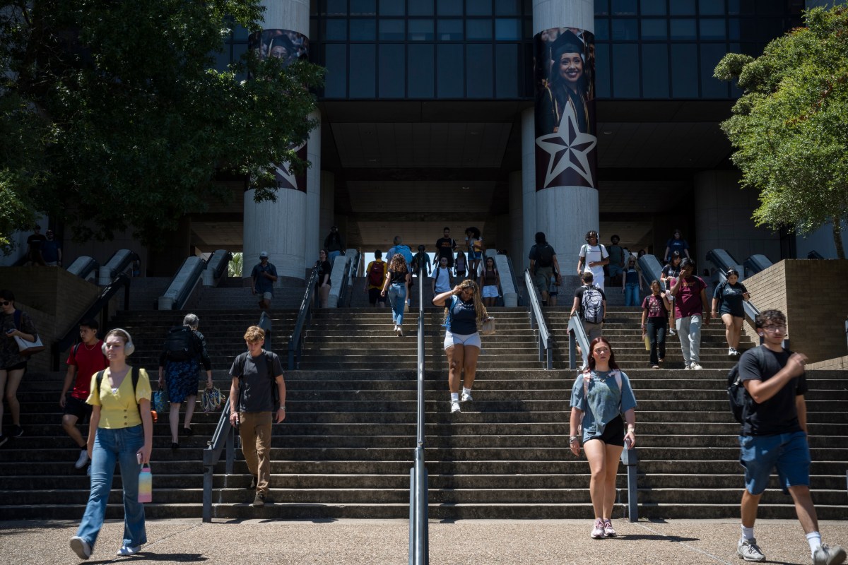 Students walk down the steps of Texas State University’s Alkek Library in San Marcos on Sept. 2, 2025.